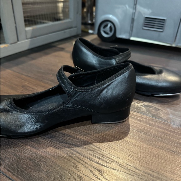 Capesio Black Mary Jane tap shoes with Buckle - Picture 4 of 8
